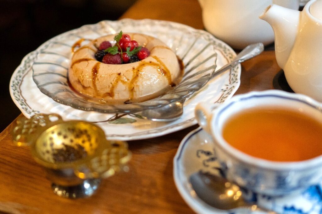 西洋茶館　紅茶のプリンとティーセット